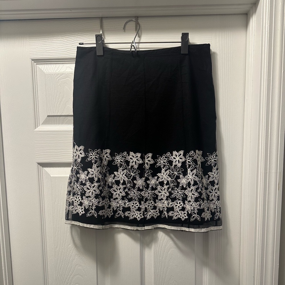White House Black Market Black and White Floral Pencil Skirt